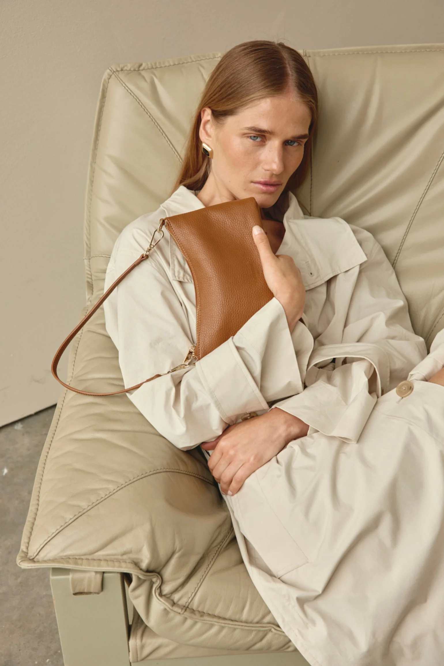 Ashley Tan Leather Crossbody Bag - Image 3