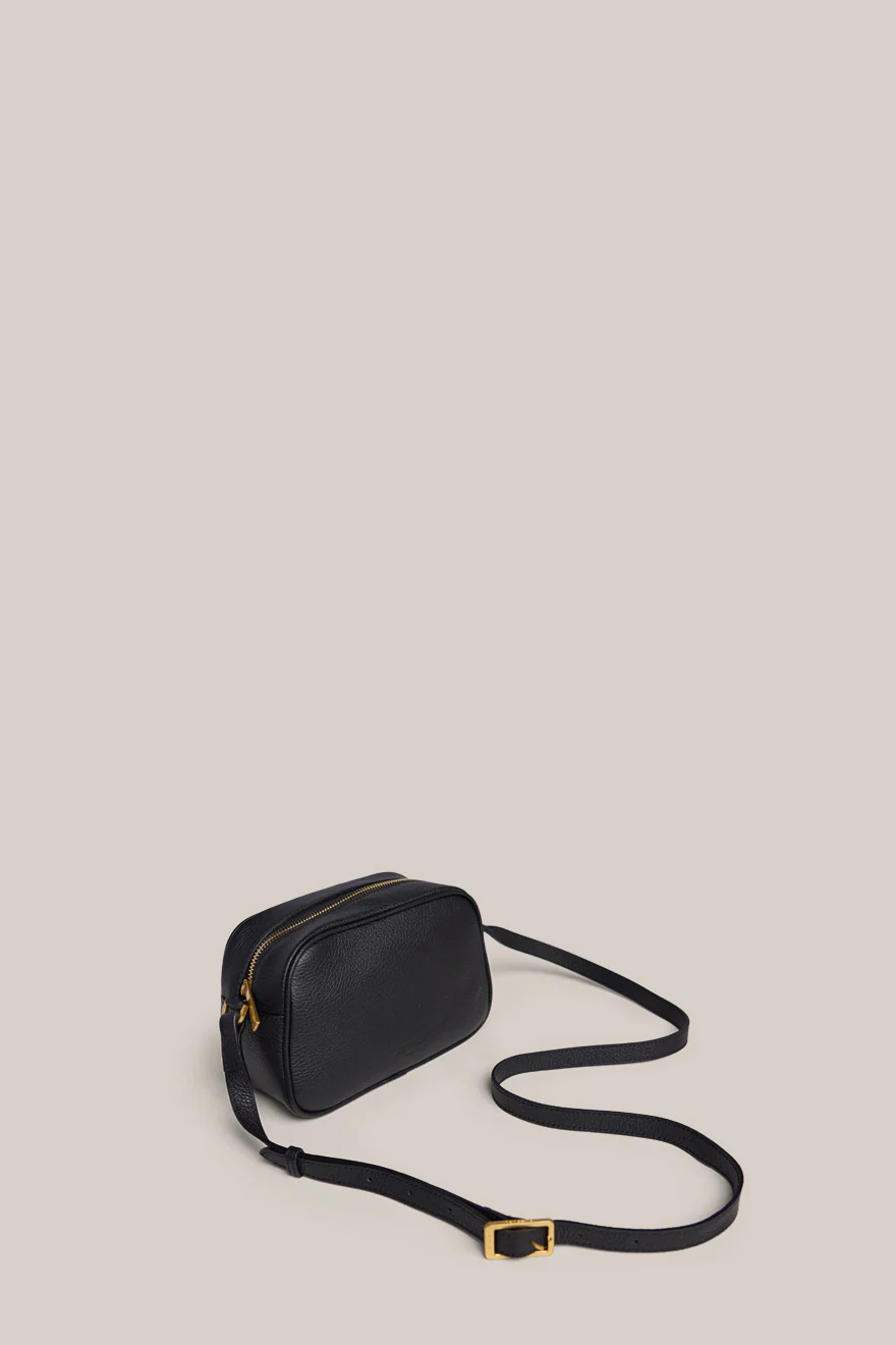 Vera Black Camera Crossbody Bag - Image 4