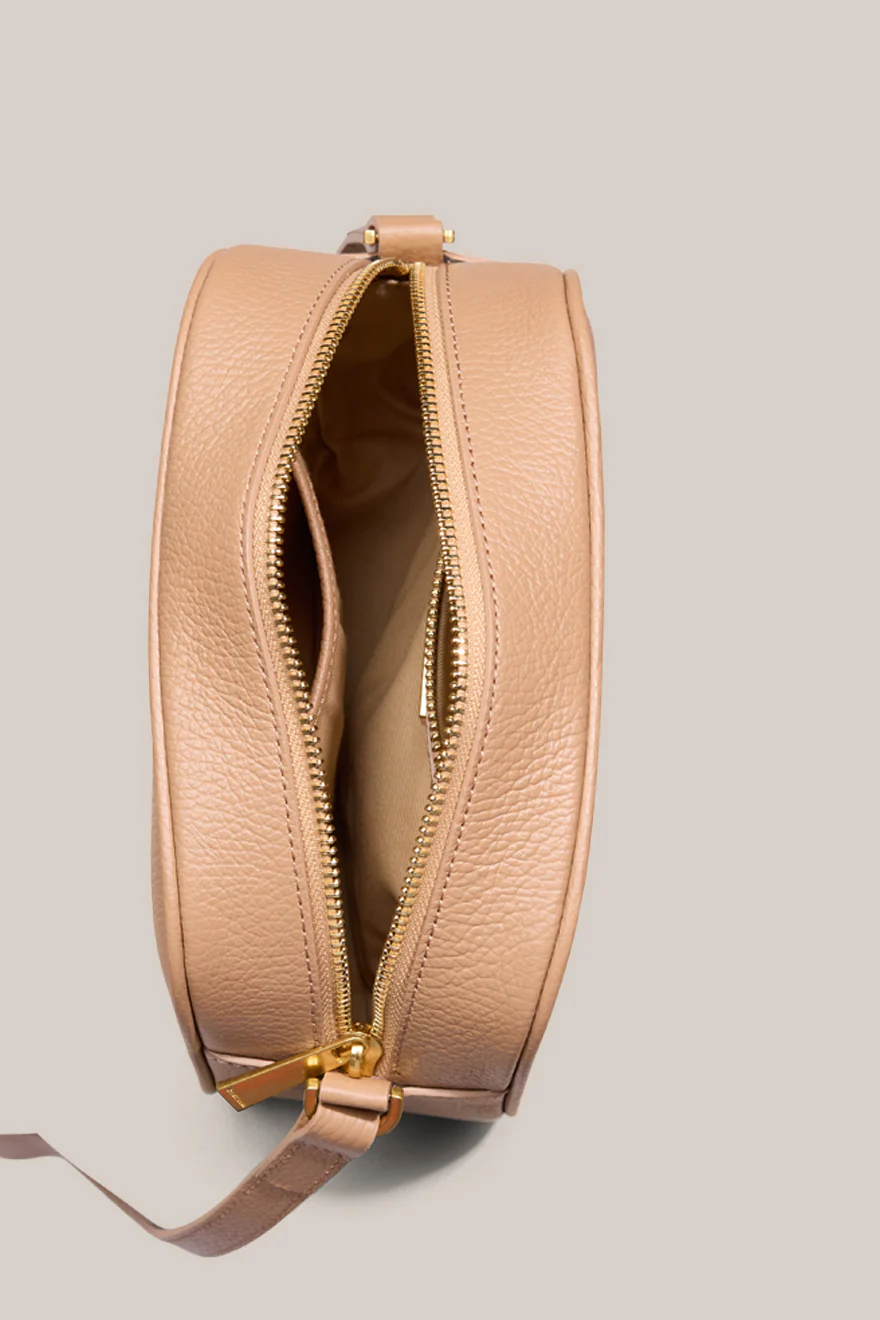 Vera Latte Camera Crossbody Bag - Image 5